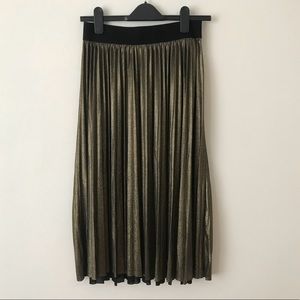 ⚡️Flash Sale!⚡️Gold Pleated Holiday Skirt